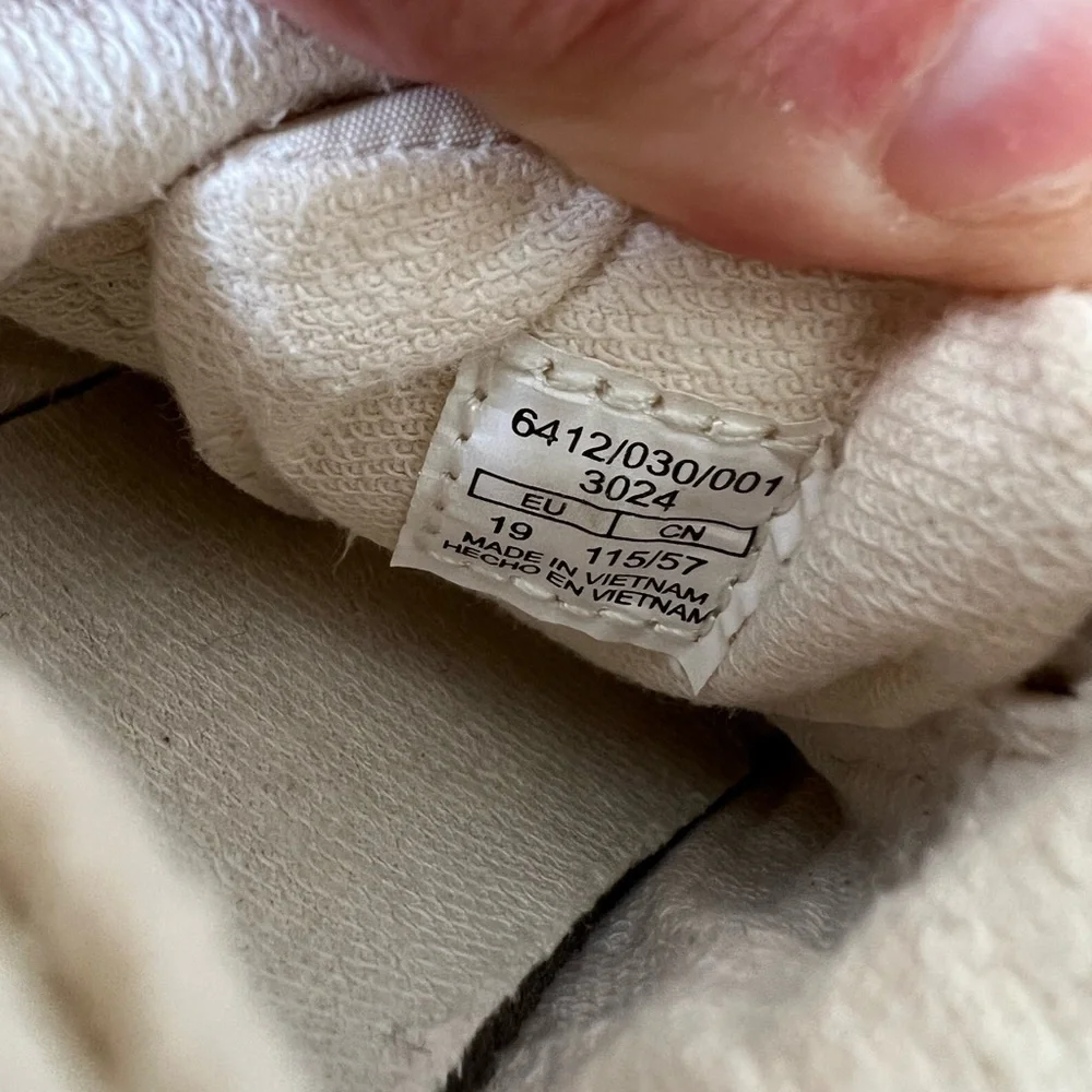 Zara Baby Cream Doube Strap‎ Velcro Sneakers Infant Size 4